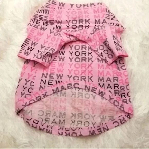 NWT ANDREW MARC PINK LOGO DOG TEE SIZE EXTRA SMALL - Picture 1 of 4